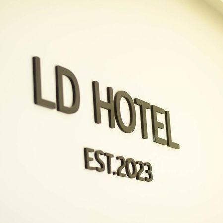 แอ่ว-ดีld Hotel&Residences Ngao Luaran gambar
