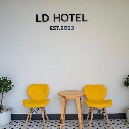 แอ่ว-ดีld Hotel&Residences Ngao Luaran gambar