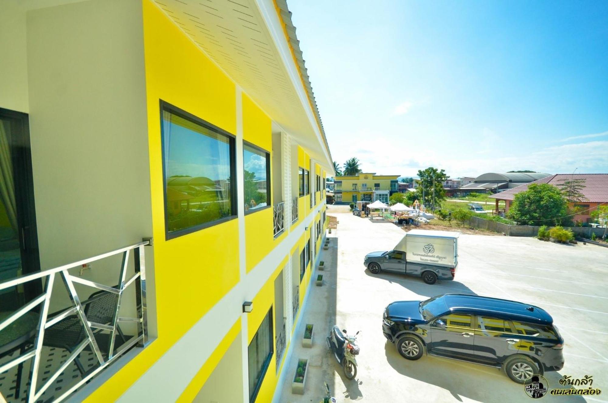 แอ่ว-ดีld Hotel&Residences Ngao Luaran gambar