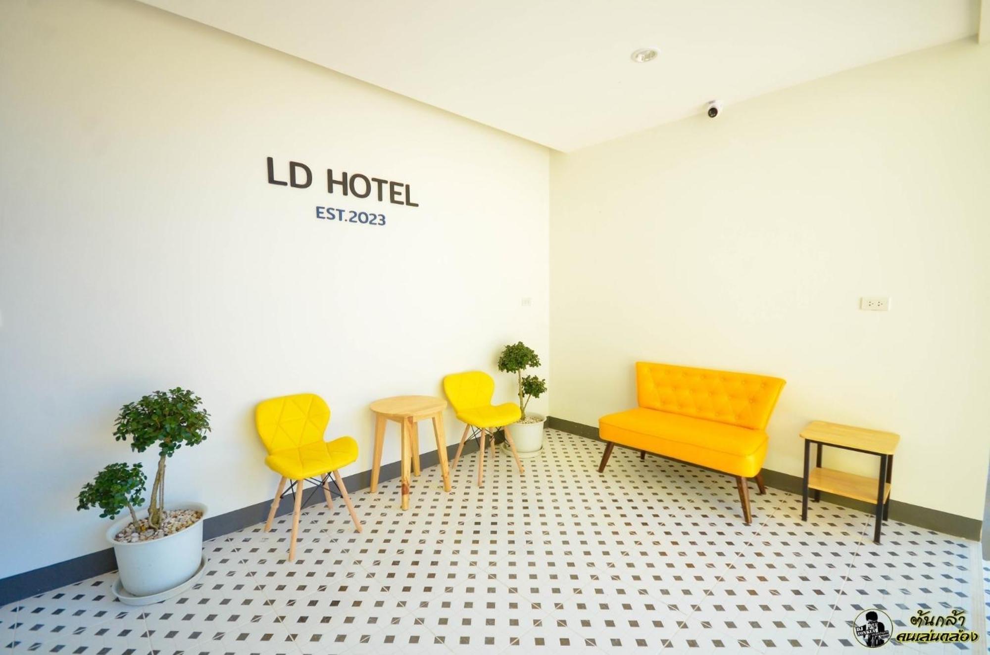 แอ่ว-ดีld Hotel&Residences Ngao Luaran gambar