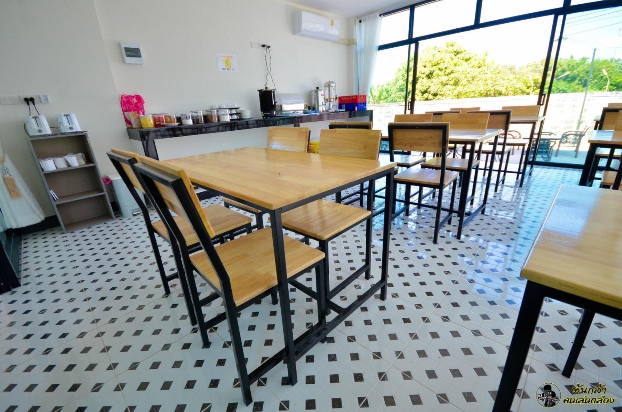 แอ่ว-ดีld Hotel&Residences Ngao Luaran gambar