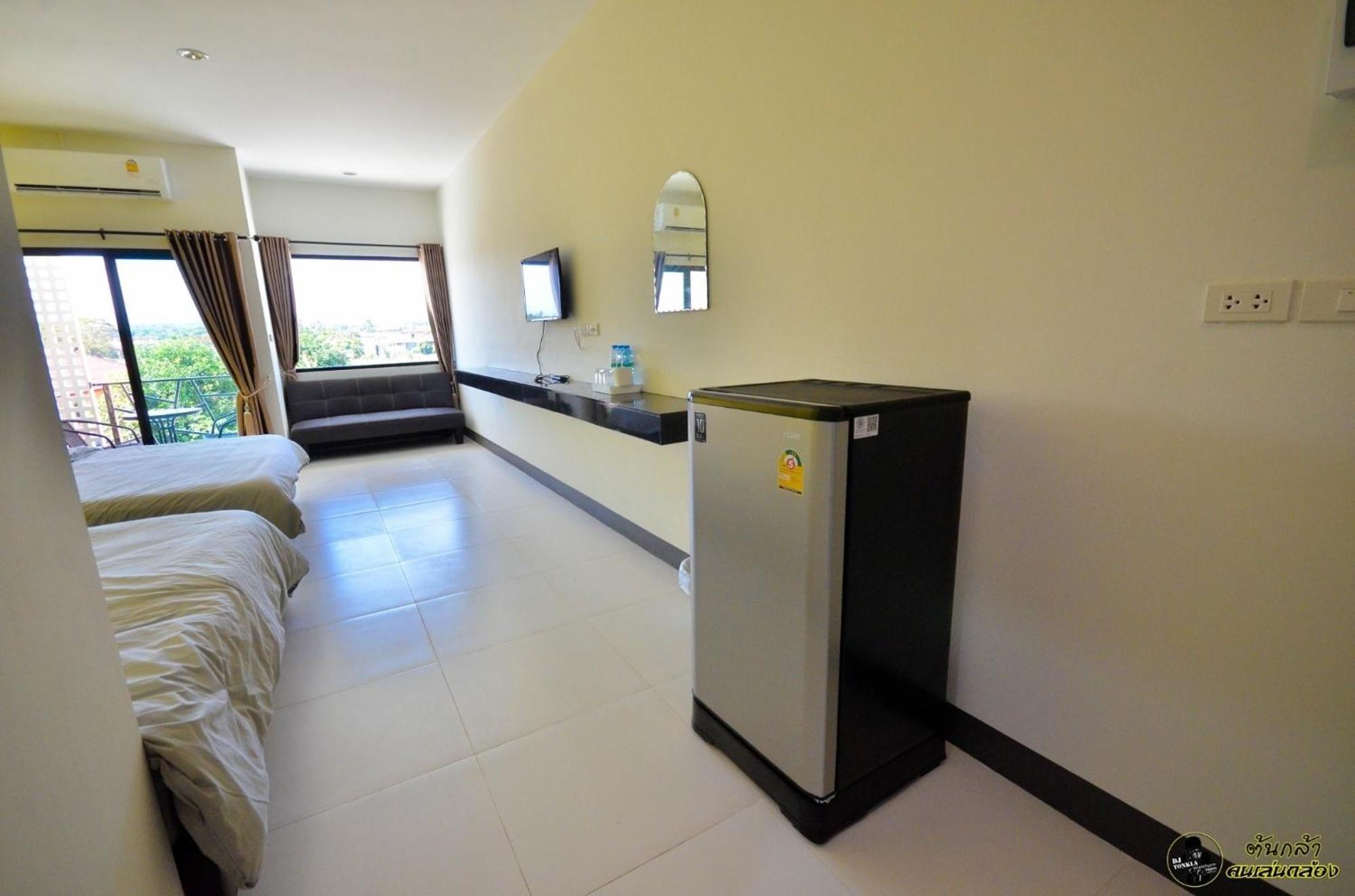 แอ่ว-ดีld Hotel&Residences Ngao Luaran gambar