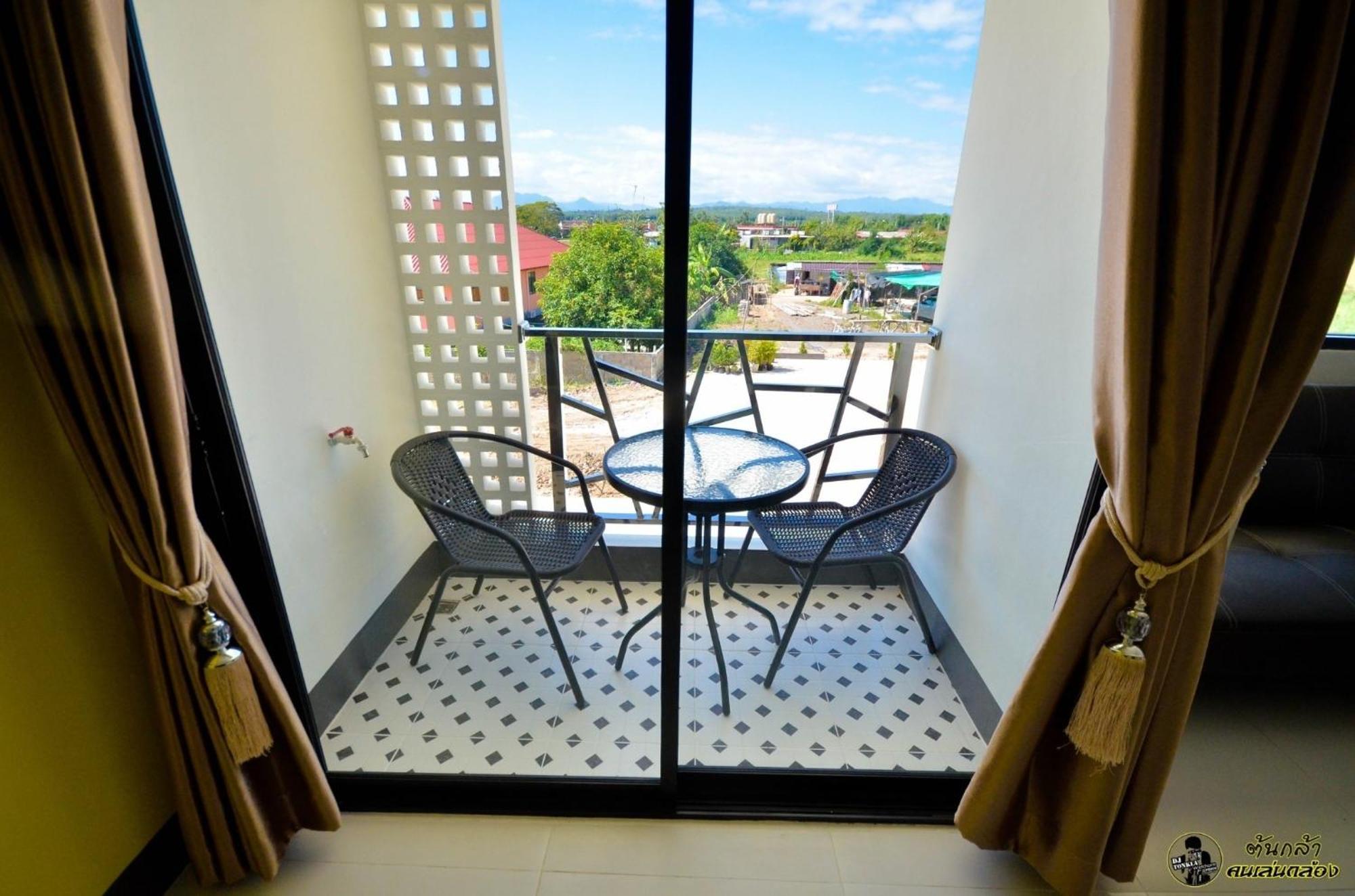 แอ่ว-ดีld Hotel&Residences Ngao Luaran gambar
