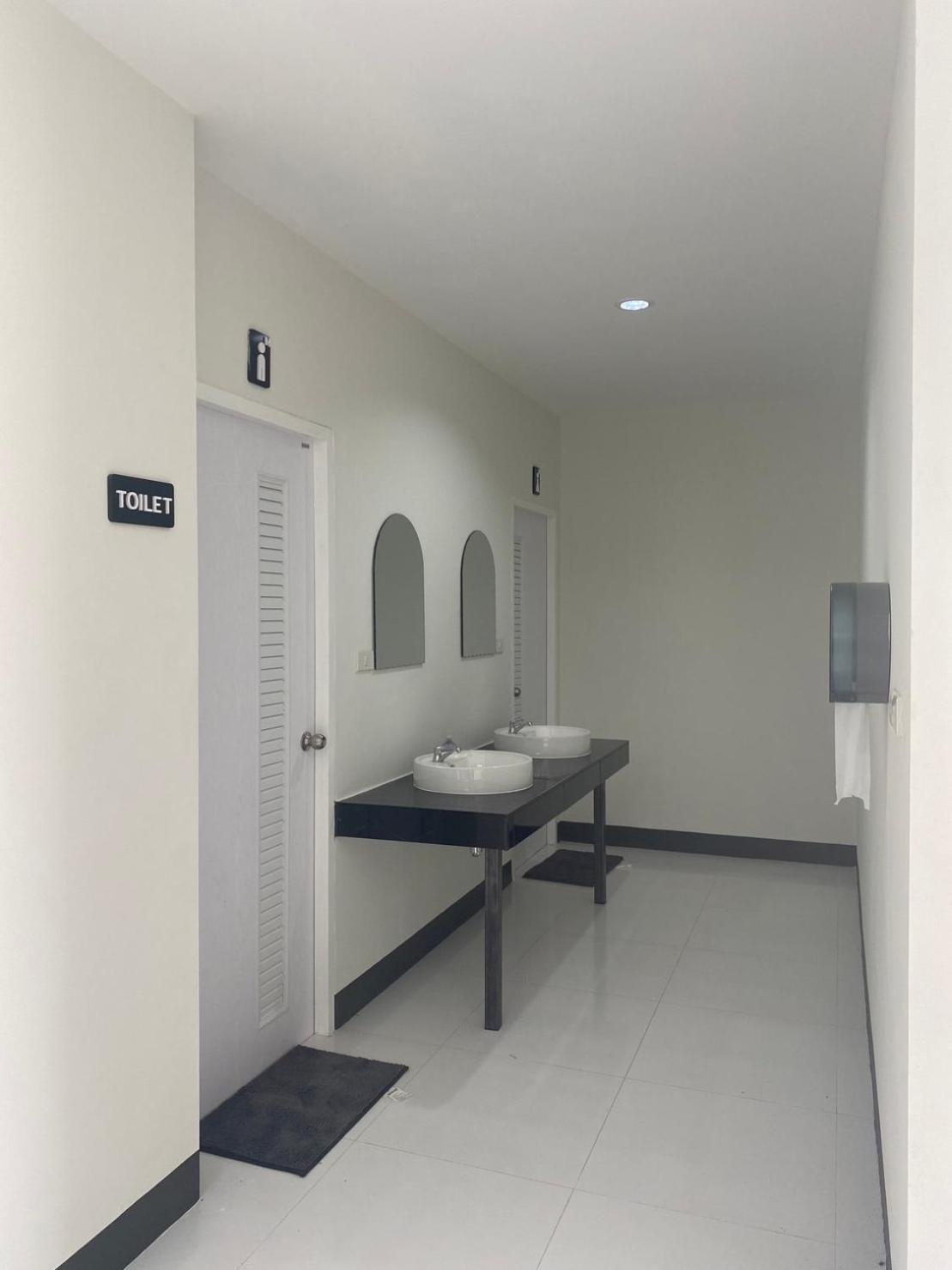 แอ่ว-ดีld Hotel&Residences Ngao Luaran gambar